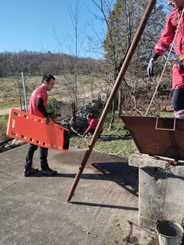 Pripadnici GSS-a Ljubuški izvukli tijelo iz čatrnje