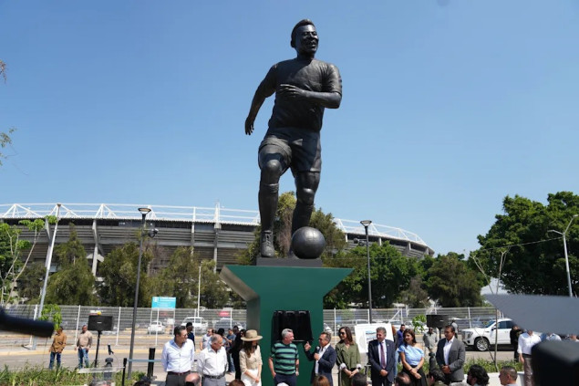 Visoka statua Pelea otkrivena u Guadalahari, pred Svjetsko prvenstvo