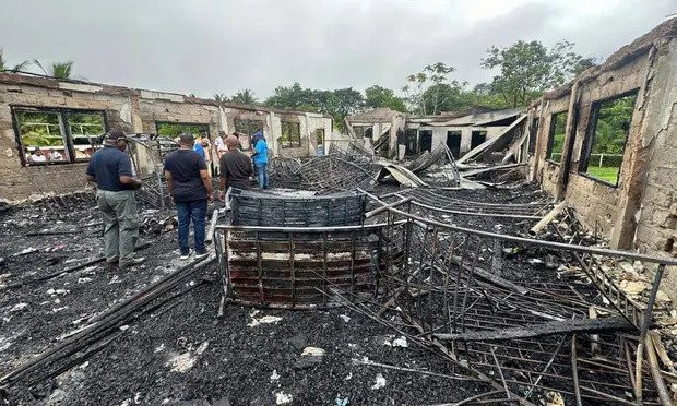 15-godišnjakinja optužena za 19 ubistava nakon požara u školi u Gvajani