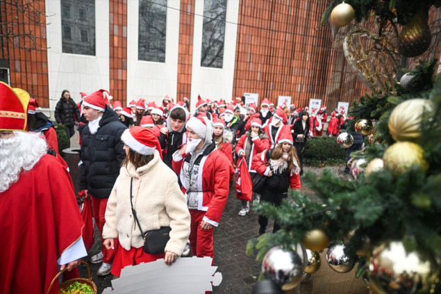 Parada za Dan Djeda Mraza u Krakovu