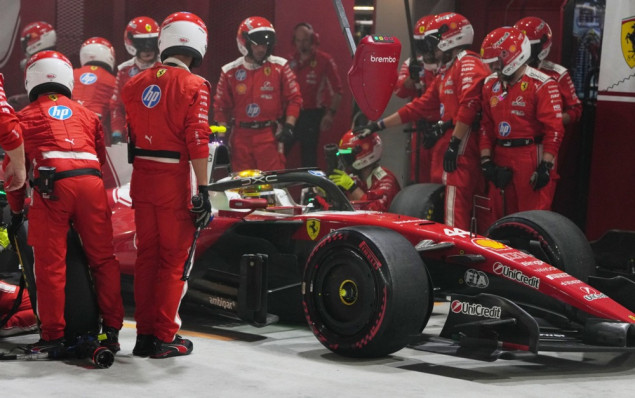 Hamilton se izvinio Ferrariju: Mojom odlukom izgubili smo važne bodove