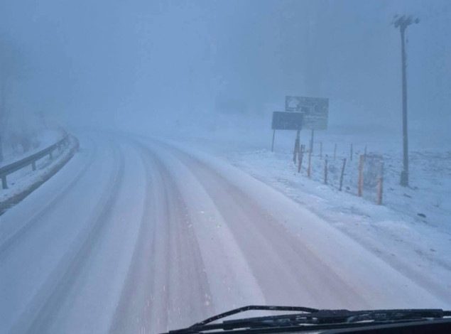 Snijeg na pragu maja