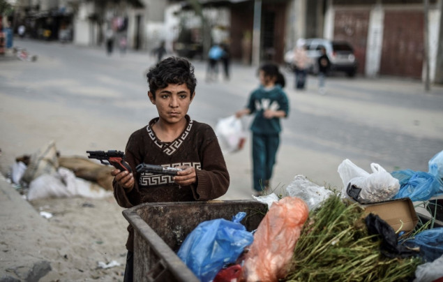 Palestinski dječak Hasan pomaže porodici sakupljajući sekundarne sirovine