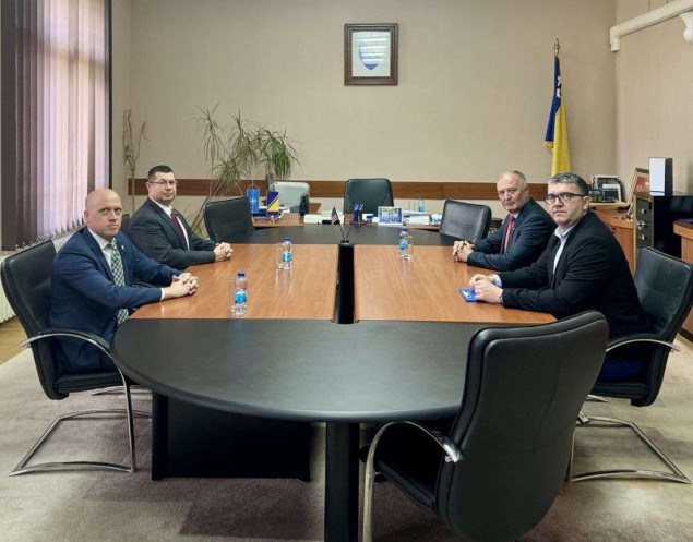 Helez sa vojnim atašeom SAD-a, ne postoje prijetnje