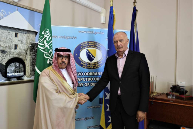 Helez i ambasador Saudijske Arabije o unapređenju odbrambene i sigurnosne saradnje