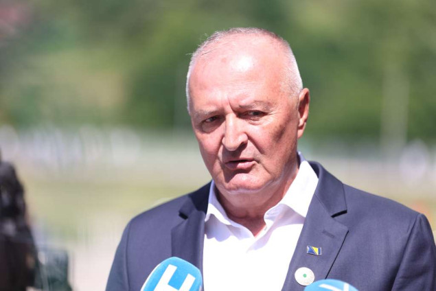Helez: Jačati Oružane snage BiH i čuvati svaki pedalj države