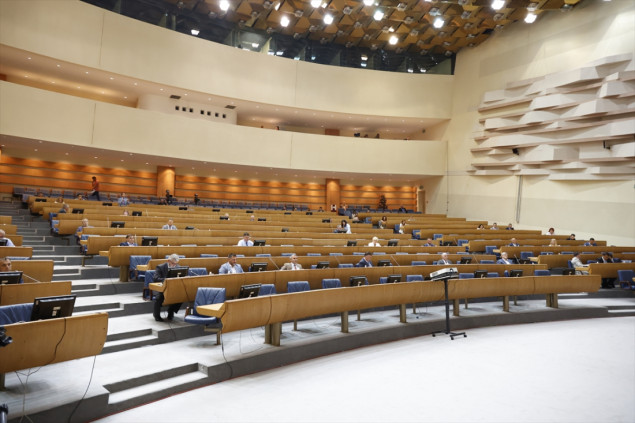 Počela sjednica na kojoj poslanici BiH razmatraju zakone o vinu i strancima