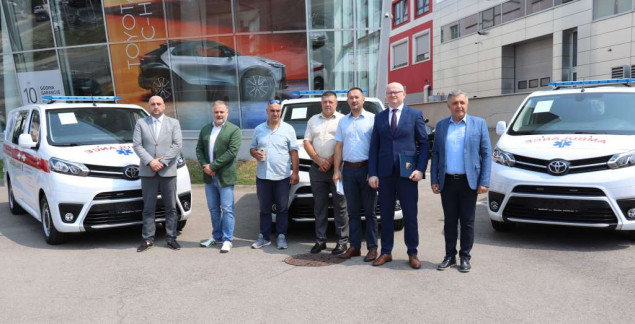 Primopredaja tri sanitetska vozila zdravstvenim ustanovama u BiH iz donacije Vlade Japana