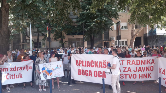 I dalje bez kolektivnog ugovora: Protestna šetnja zdravstvenih radnika HNK