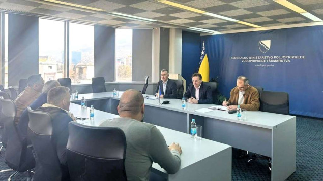 Ministar Hrnjić razgovarao s peradarima s područja Srebrenice