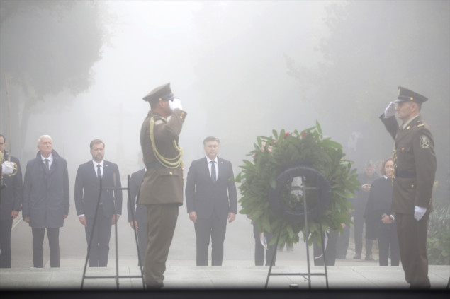 Hrvatska: Članovi Vlade položili vijence povodom Svih svetih