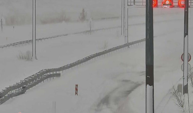 U Hrvatskoj zbog snijega potpuni kolaps, Dalmacija i dalje odsječena