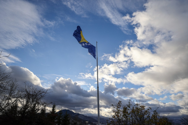 Zvaničnici BiH počeli obilježavanje 25. novembar podizanjem zastave na Humu