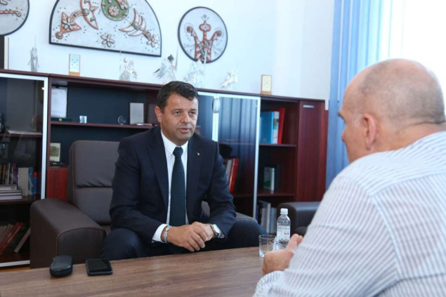 Hurtić s direktorom UKC Tuzla o početku provedbe projekta Prijenos znanja