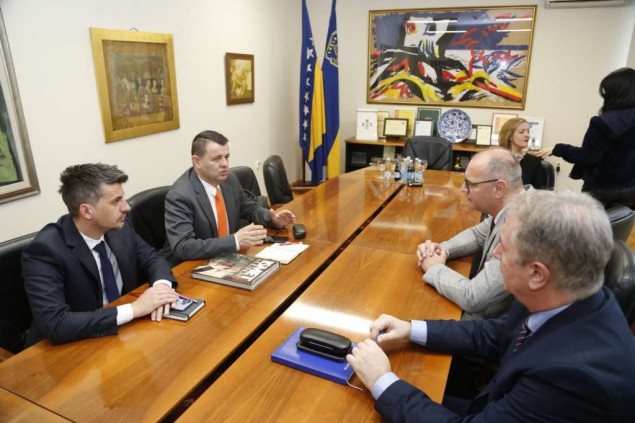 Hurtić i Lugavić razgovarali o projektima rješavanja problema Roma te raseljenih i izbjeglih