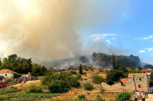 U velikom požaru na Hvaru poginula jedna osoba