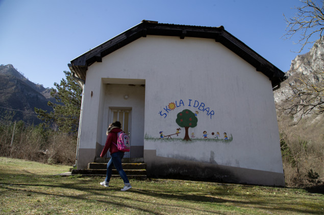 Škola koja život znači: Tri učenika na nastavi u mjestu Idbar kod Konjica