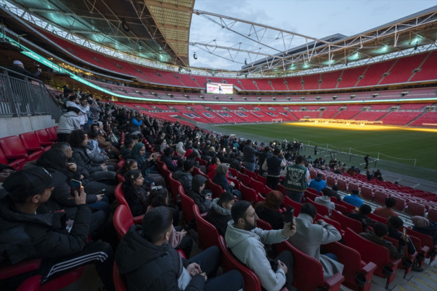 Velika Britanija: Otvoreni iftar održan na stadionu Wembley u Londonu