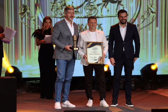 Završen 61. Ilidžanski festival, Nihad Alibegović dobitnik "Zlatnog mikrofona"