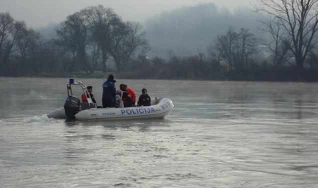 Čamac se prevrnuo na Uni: Jedna osoba poginula, traje potraga
