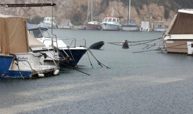 Jugo izazvalo probleme u Dalmaciji, plima i do 95 cm, izlila se Cetina