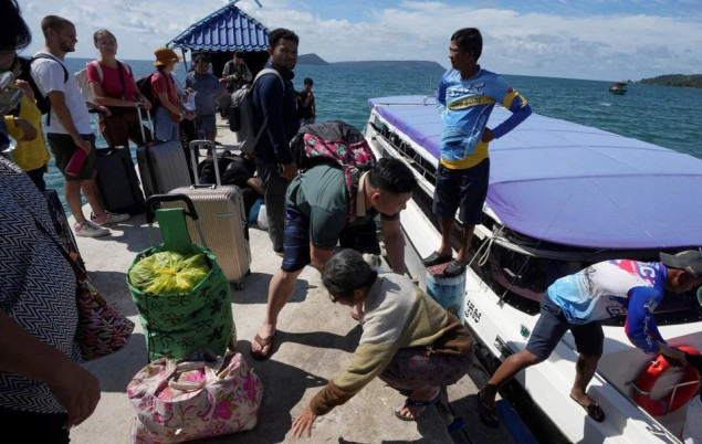 Najmanje 14 djece poginulo u potonuću trajekta u rijeci Mekong u Kambodži