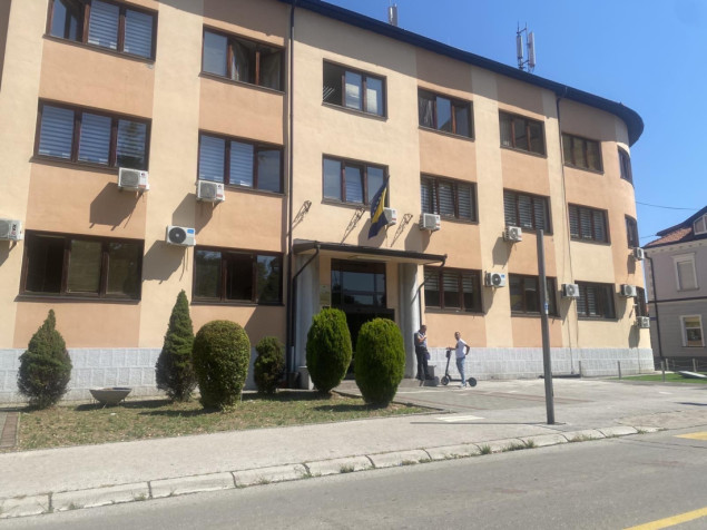 Policajka iz Tuzle pritvorena zbog prijetnji partnerici ubistvom