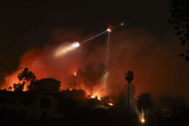 Los Angeles okružen šumskim požarima van kontrole, najmanje pet mrtvih