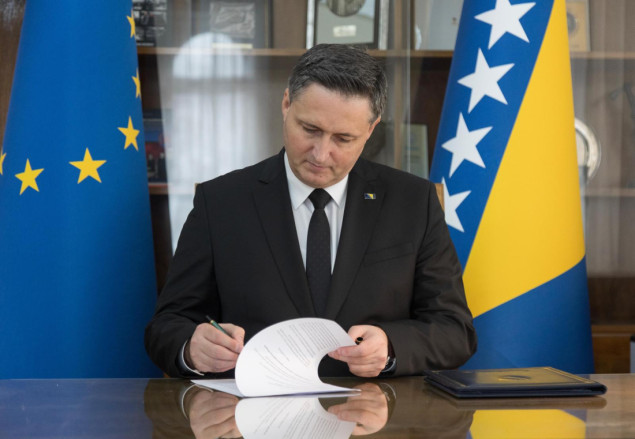 Bećirović podnio zahtjev za ocjenu ustavnosti Zakona o zastavi, grbu i himni u RS-u