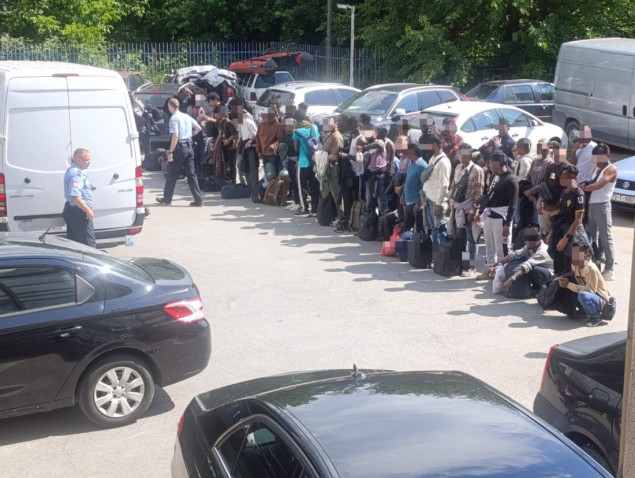 Državljanin BiH uhapšen u Kozarskoj Dubici: U kombiju pronađen 51 migrant