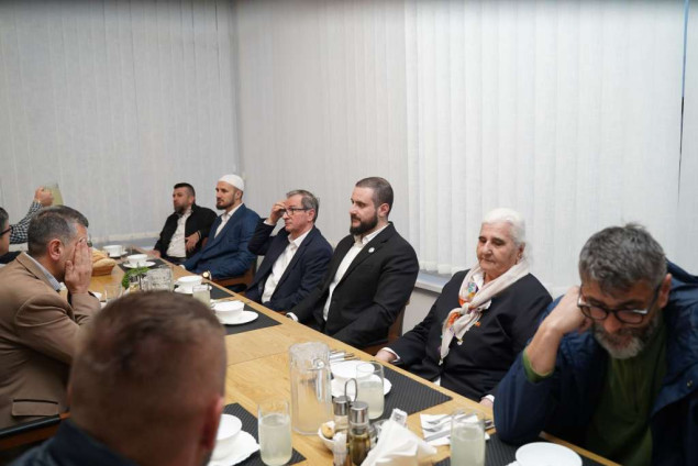 Zukorlić na iftaru u Srebrenici