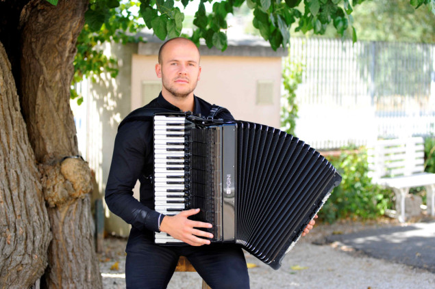 „Kultura na ulice 2025!“: Večeras koncert na harmonici Azmira Halilovića