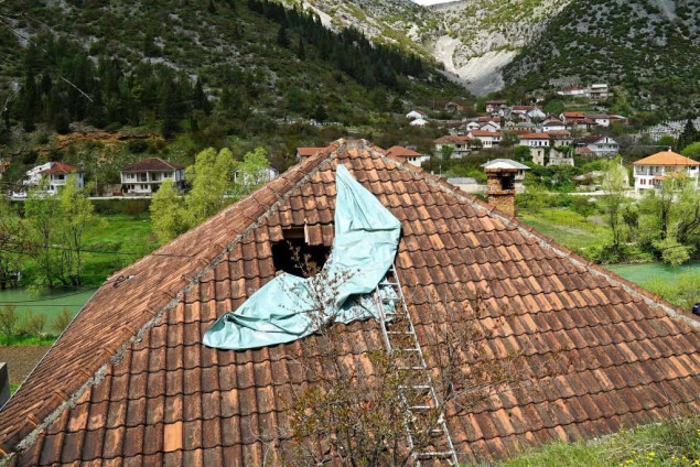 Zaštita od mogućih klizišta i odrona koji ugrožavaju naselja na istočnim padinama Stoca
