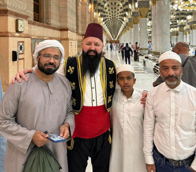 Imam iz BiH izazvao oduševljenje u Medini: U bosanskoj narodnoj nošnji došao u Poslanikovu džamiju