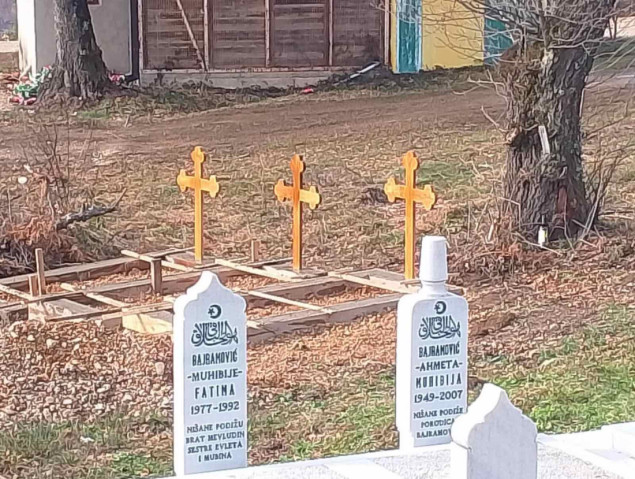 Nastavljaju se provokacije: Ponovo postavljeni krstovi u Kragljivodama