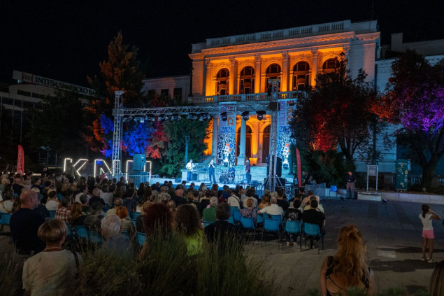 Kultura na ulice! Na prepunom Pozorišnom trgu Susan Sontag održan koncert Benin Mujkić Quarteta
