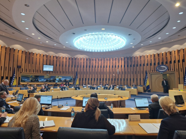 UŽIVO: Dom naroda PSBiH i dvije sjednice pod jednim krovom, ko ima ruke za izborni zakon?