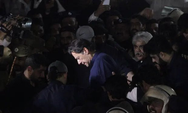 Bivši pakistanski premijer Imran Khan pušten iz pritvora