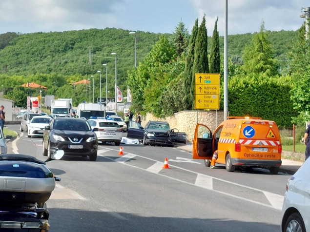 Nakon nesreće u kojoj su poginula četiri migranta policija traga za još jednim vozilom