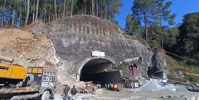 Treći dan operacije spašavanja 40 radnika iz urušenog tunela u Indiji