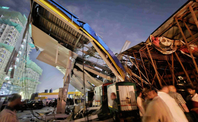 U urušavanju bilborda u Mumbaiju poginulo 14 osoba