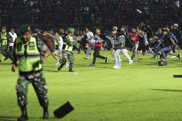 Indonežanska policija: Kapije stadiona na kojem je poginulo 131 osoba premale za bijeg