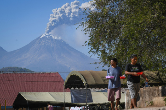 Evakuacija sela oko vulkana na indonezijskom ostrvu Flores