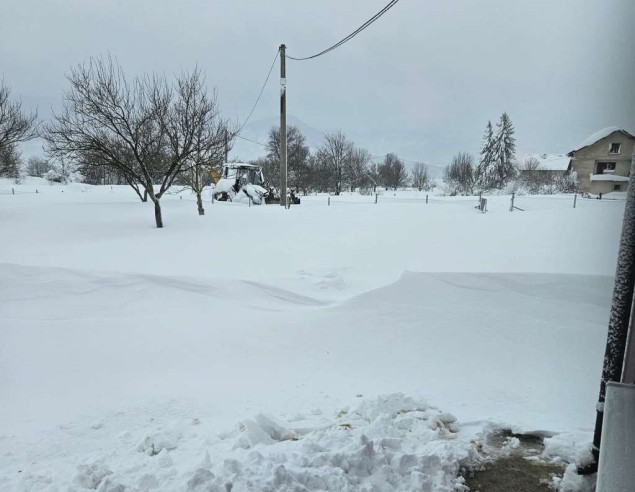 Inžinjerijski bataljon OSBiH uklanja snijeg i prepreke na ključnim putevima