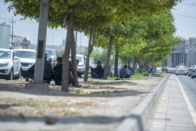 Radnici u Iraku na 45 stepeni čekaju na ulici ponude za posao kako bi zaradili za hljeb