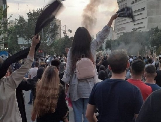 Devet osoba poginulo tokom protesta u Iranu, blokirani Instagram i WhatsApp