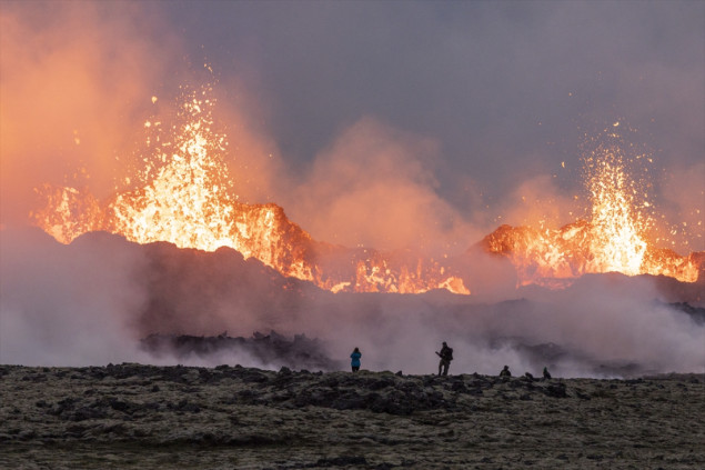 Vulkan Fagradalsfjall izbacuje lavu