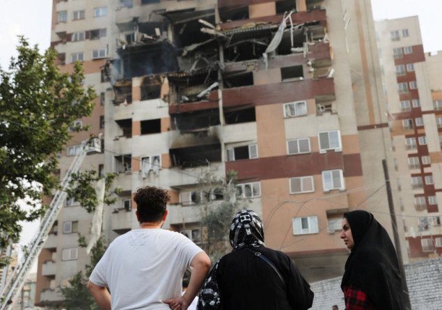 Izrael nastavlja napade širom Irana, Teheran najavljuje razoran odgovor