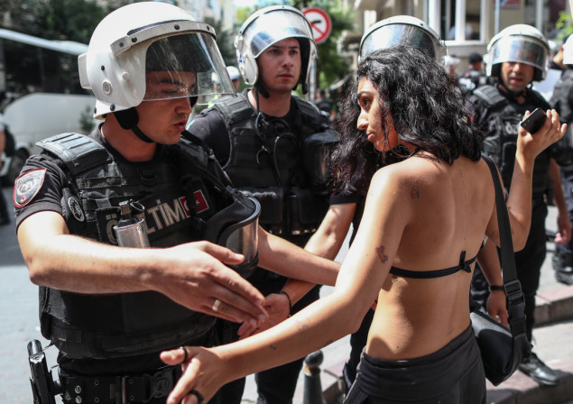 Oslobođeno više od 360 ljudi uhapšenih tokom Parade ponosa u Istanbulu