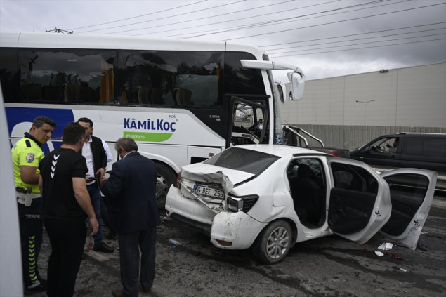 Autobus prešao u suprotnu traku i udario u više automobila u Istanbulu